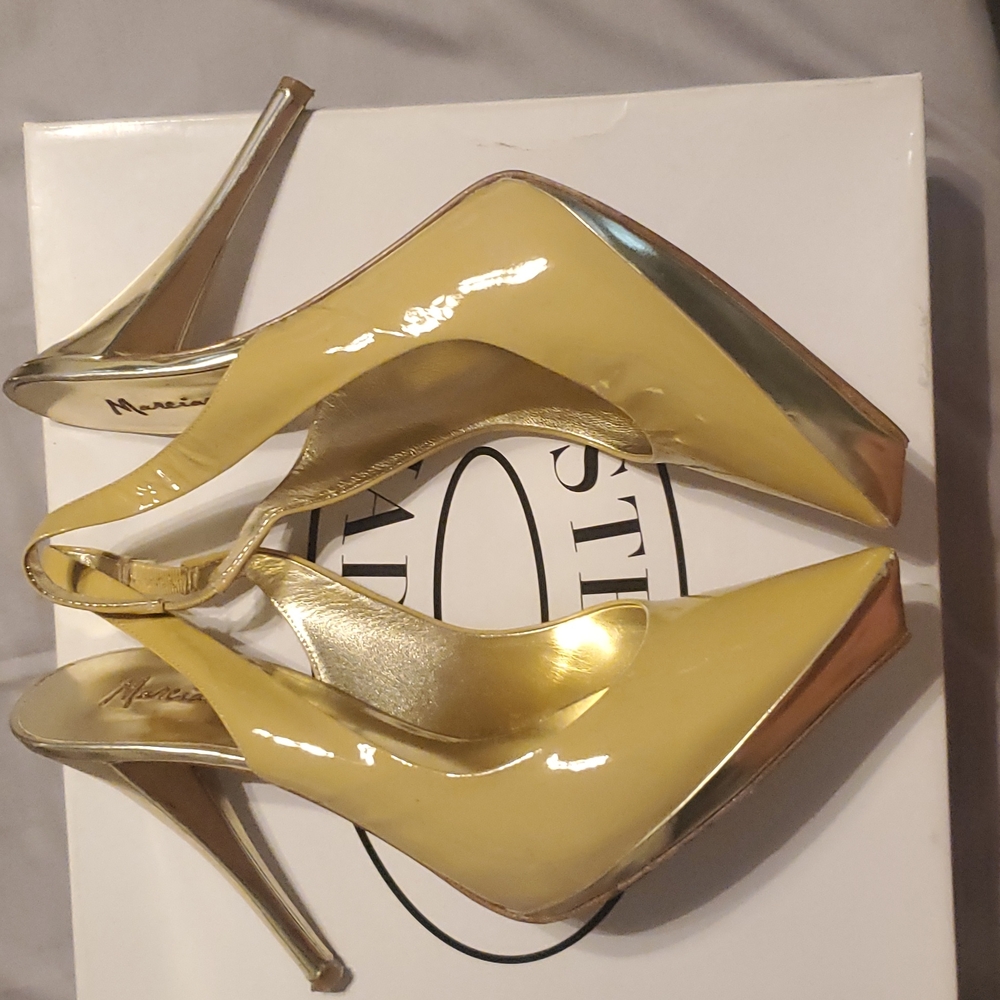 Marciano Size 8.5 Slingback Pumps